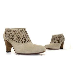 APOSTROPHE ANKLE SUEDE LEATHER SIDE ZIPPER PERFORATED HEELED BOOTS